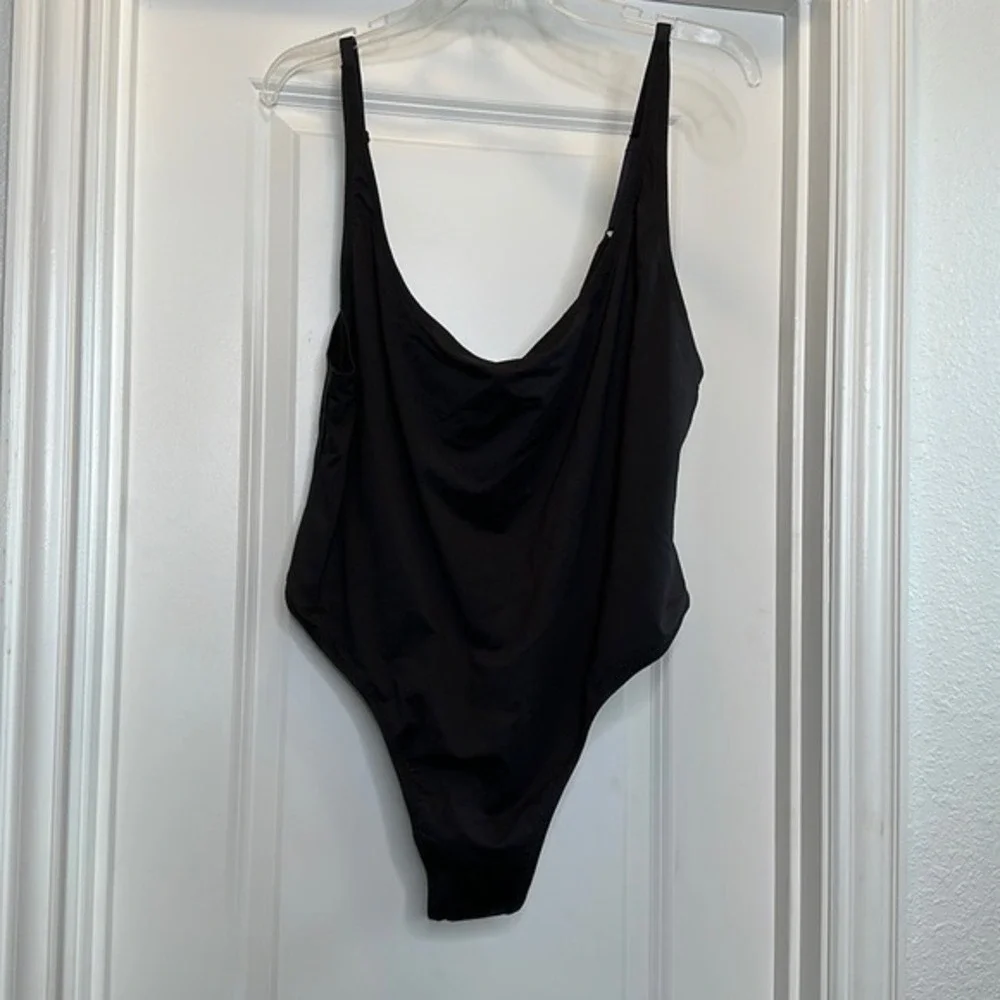 SKIMS BLACK SWIM scoop neck‎ one piece in onyx
